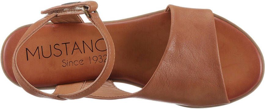 Mustang Shoes Sandalen in trendy asymmetrische look