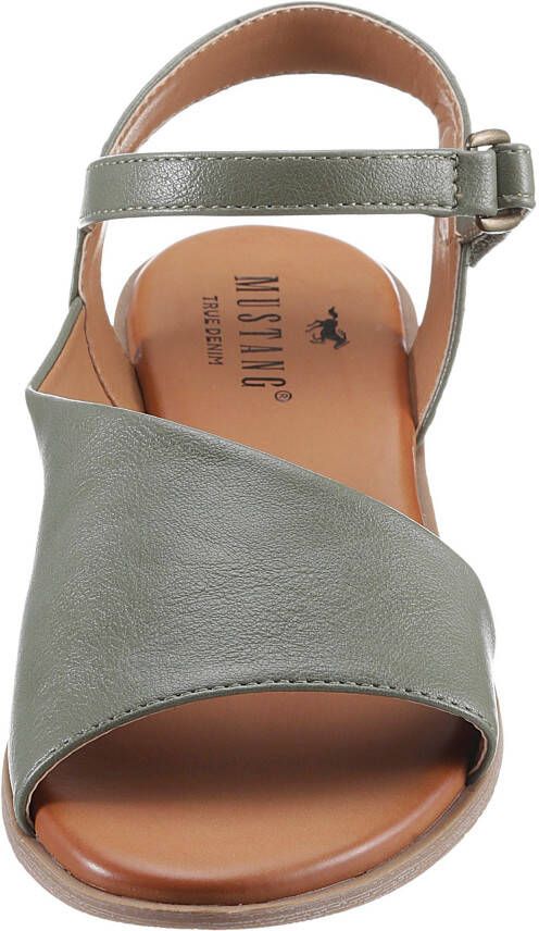 Mustang Shoes Sandalen in trendy asymmetrische look