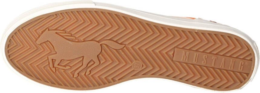 Mustang Shoes Slip-on sneakers Plateau sneaker slipper vrijetijdsschoen met praktische elastische band