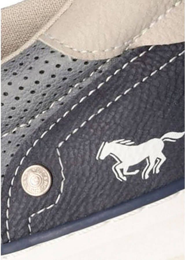 Mustang Shoes Slip-on sneakers met stijlvolle zijstrip vrijetijdsschoen lage schoen veterschoen