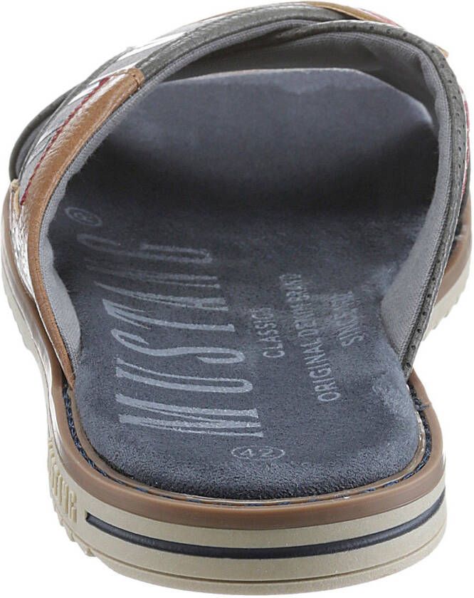 Mustang Shoes Slippers met opvallend logo-opschrift