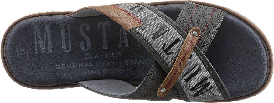 Mustang Shoes Slippers met opvallend logo-opschrift