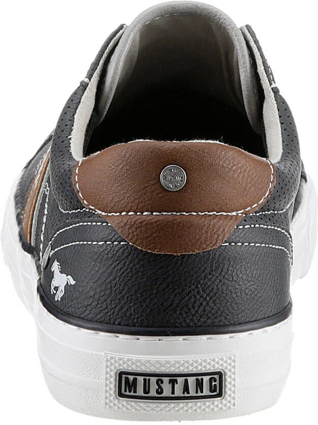 Mustang Shoes Slip-on sneakers met stijlvolle zijstrip vrijetijdsschoen lage schoen veterschoen
