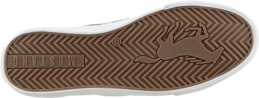 Mustang Shoes Slip-on sneakers met stijlvolle zijstrip vrijetijdsschoen lage schoen veterschoen