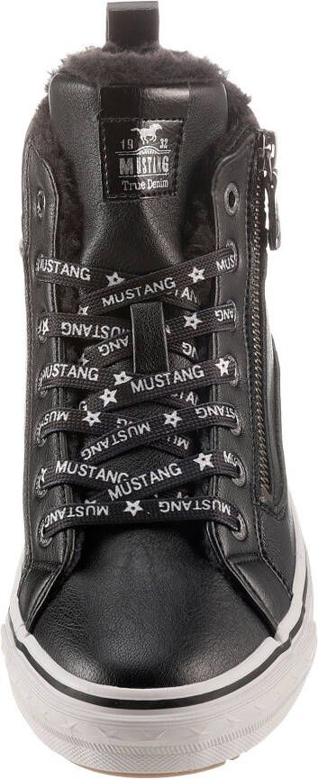 Mustang Shoes Sneakers met gedessineerde kraag van imitatiebont