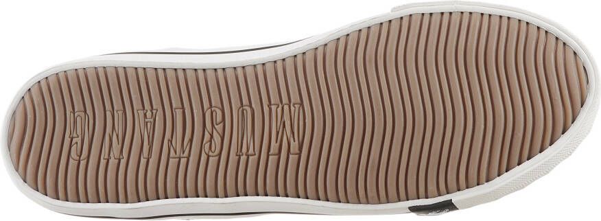 Mustang Shoes Sneakers high top-sneaker veterschoen met label in de loopzool
