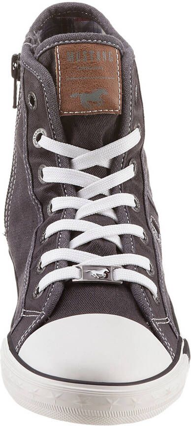 Mustang Shoes Sneakers high top-sneaker veterschoen met label in de loopzool