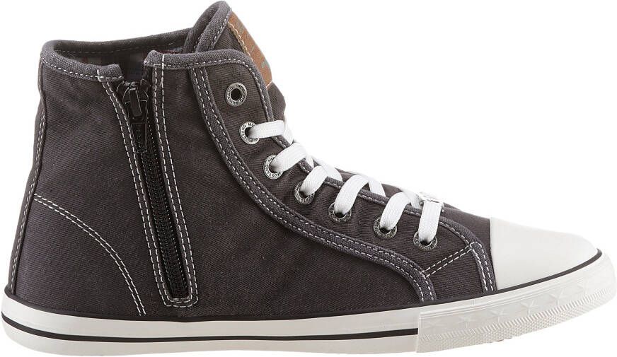 Mustang Shoes Sneakers high top-sneaker veterschoen met label in de loopzool