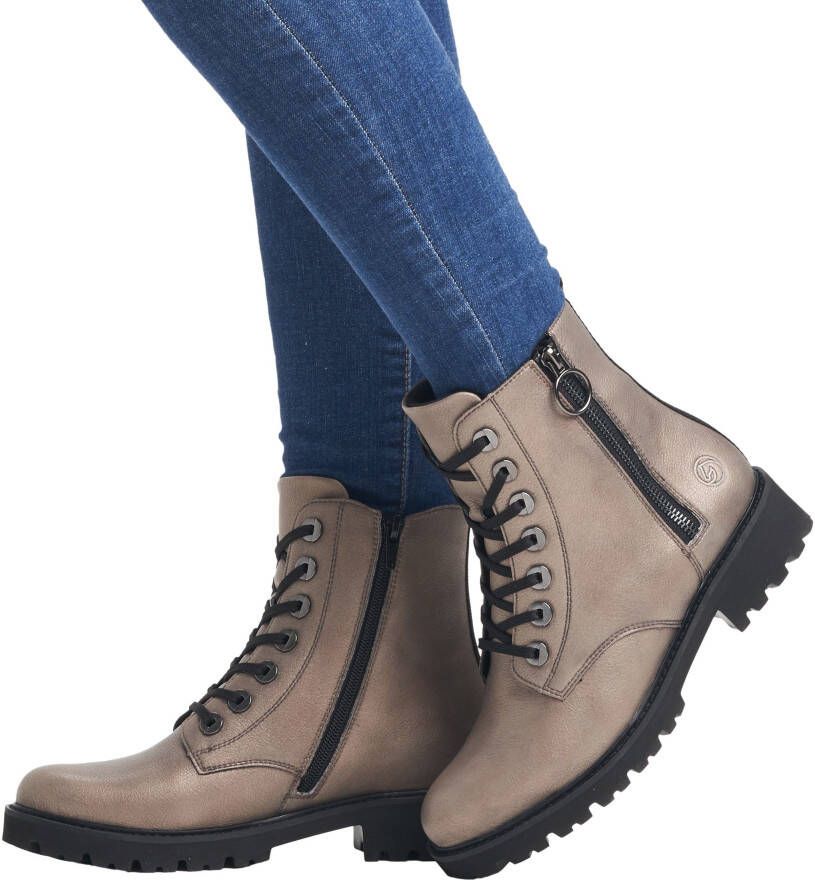 Remonte Hoge veterschoenen met een praktisch verwisselbaar voetbed