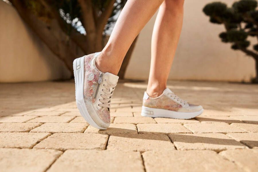 Rieker Plateausneakers vrijetijdsschoen veterschoen lage schoen met subtiele gouden glans