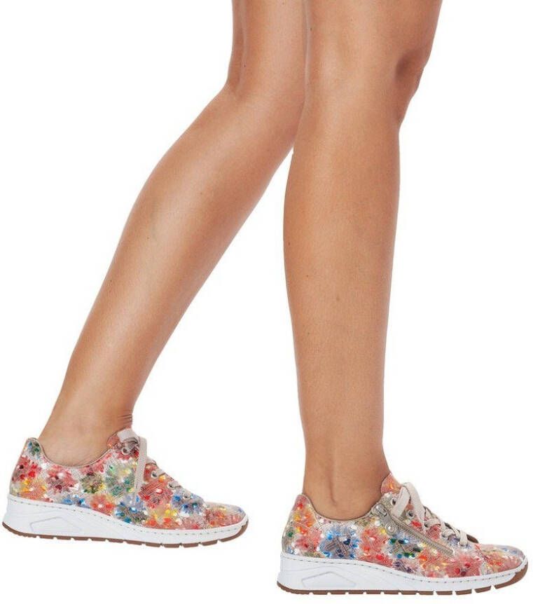 Rieker Sneakers met sleehak met bloemenprint vrijetijdsschoen lage schoen veterschoen