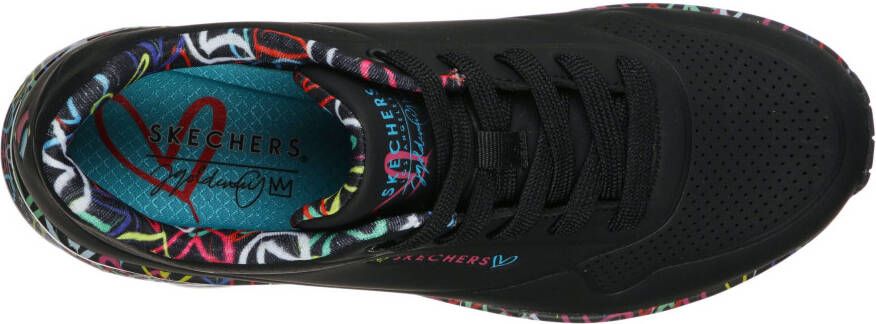 Skechers Sneakers met sleehak UNO-LOVING LOVE Vrijetijdsschoen lage schoen veterschoen met coole graffiti-print