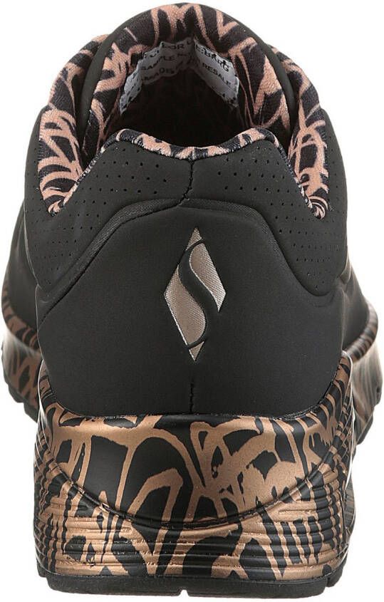 Skechers Sneakers met sleehak UNO-LOVING LOVE Vrijetijdsschoen lage schoen veterschoen met coole graffiti-print
