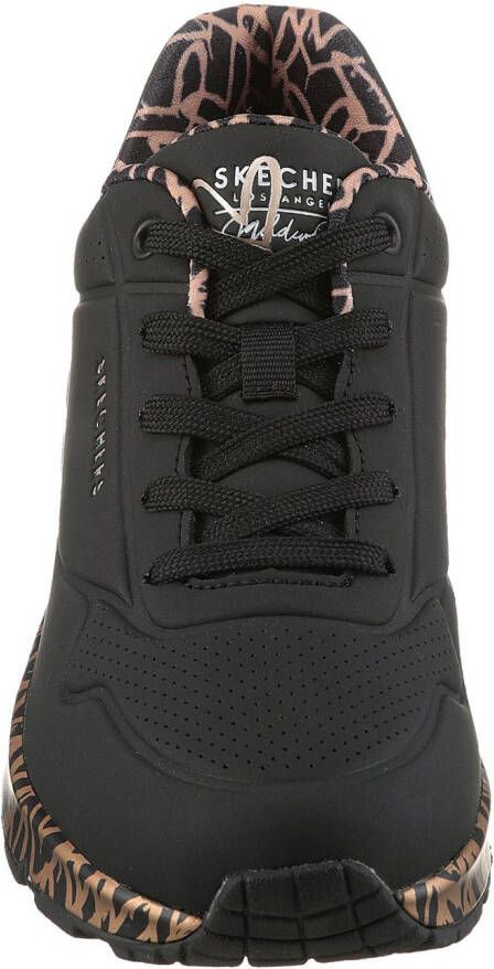 Skechers Sneakers met sleehak UNO-LOVING LOVE Vrijetijdsschoen lage schoen veterschoen met coole graffiti-print