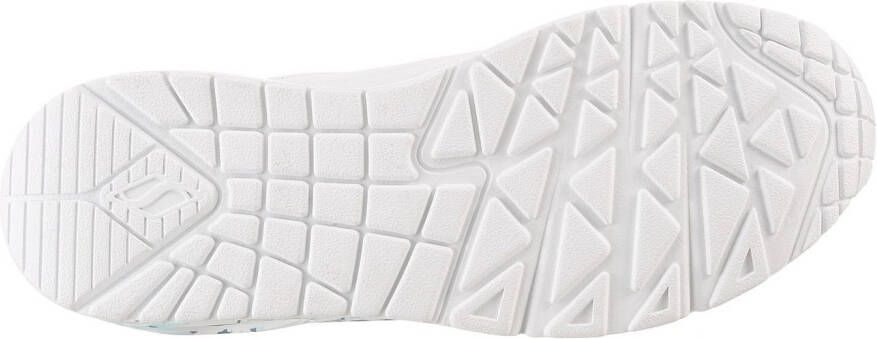 Skechers Sneakers met sleehak UNO-SPREAD THE LOVE Vrijetijdsschoen lage schoen veterschoen met coole graffiti-print