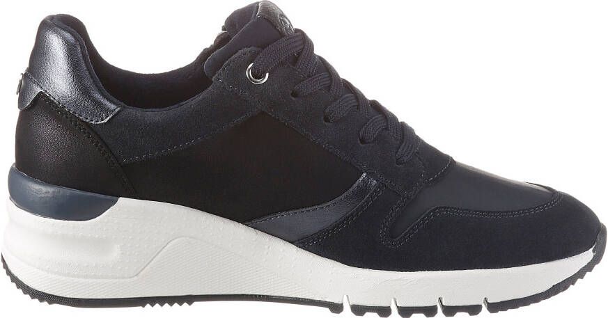 Tamaris Sneakers met sleehak Rea in trendy materialenmix