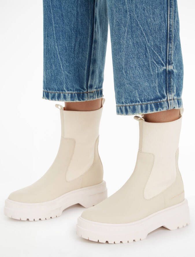 Tommy Hilfiger Boots zonder sluiting FEMININE SEASONAL UTILITY BOOT met brede stretchinzet bij de schacht