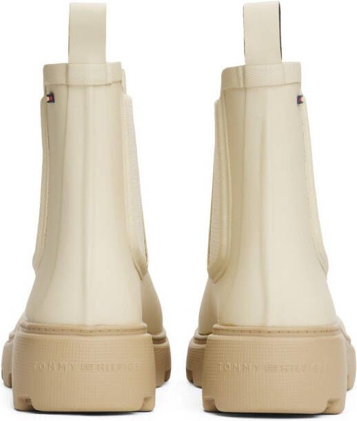 Tommy Hilfiger Chelsea-boots RUBBER FLAG CLEATED RAINBOOT blokhak instaplaarzen rubberlaarzen tweezijdige stretchinzet