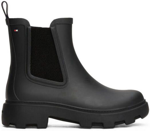 Tommy Hilfiger Chelsea-boots RUBBER FLAG CLEATED RAINBOOT blokhak instaplaarzen rubberlaarzen tweezijdige stretchinzet