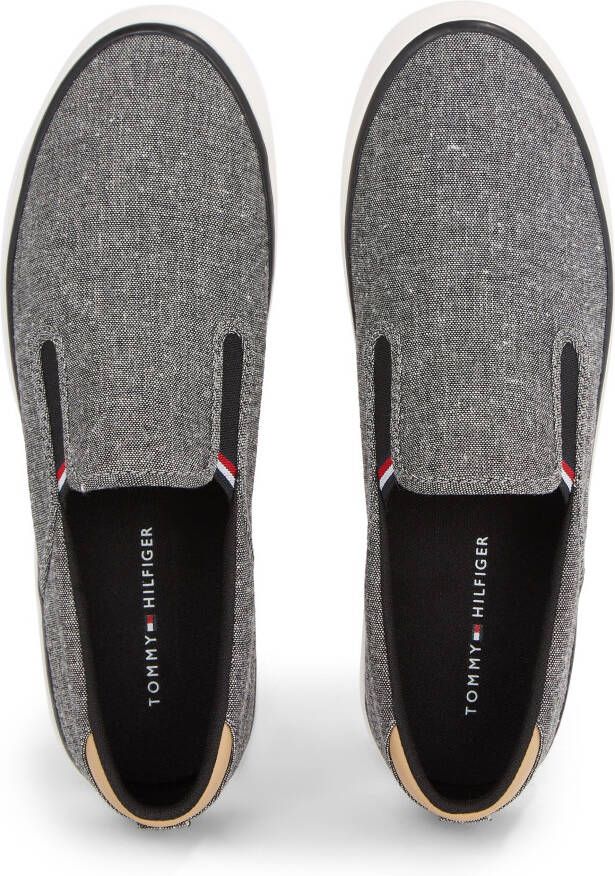 Tommy Hilfiger Instappers TH HI VULC LOW SLIPON CHAMBRAY Slip-on sneaker vrijetijdsschoen met praktische stretchinzetten