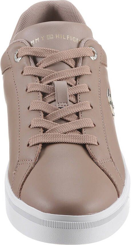 Tommy Hilfiger Plateausneakers TH COURT SNEAKER met th-sierelement