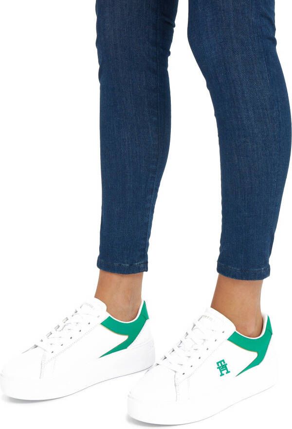 Tommy Hilfiger Plateausneakers TH PLATFORM COURT SNEAKER met contrastafwerking vrijetijdsschoen halve schoen veterschoen