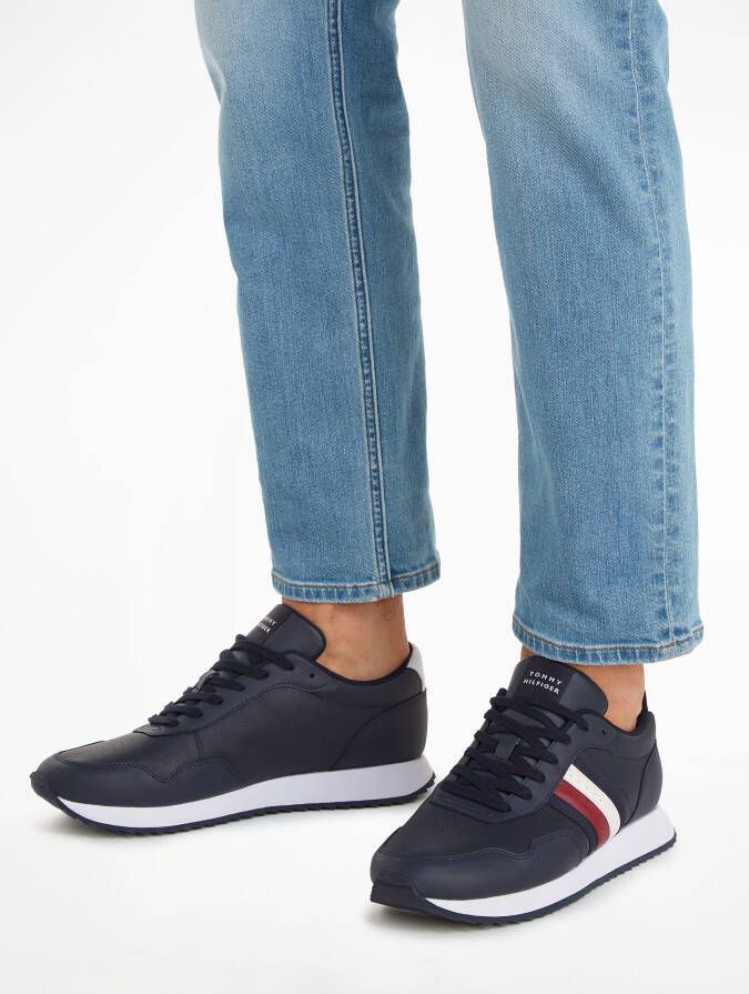 Tommy Hilfiger Plateausneakers RUNNER EVO LTH MIX ESS vrijetijdsschoen halfschoen veterschoen met zijstrepen
