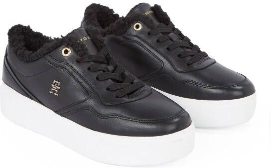 Tommy Hilfiger Plateausneakers ESSENTIAL PLATFORM SNEAKER FUR vrijetijdsschoen lage schoen veterschoen met zijlijk th-logo