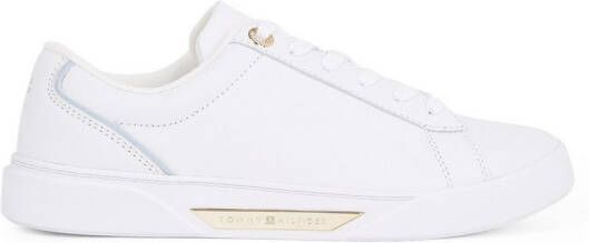 Tommy Hilfiger Plateausneakers CHIC COURT SNEAKER vrijetijdsschoen lage schoen veterschoen gouden sieraandeel