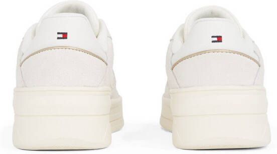 Tommy Hilfiger Plateausneakers ESSENTIAL BASKET SNEAKER vrijetijdsschoen lage schoen veterschoen met logo-embleem