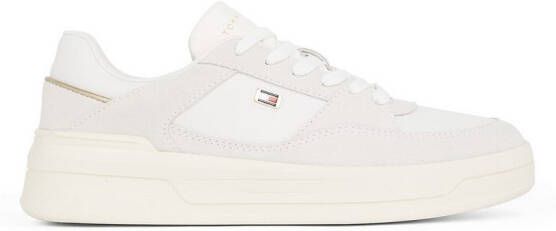 Tommy Hilfiger Plateausneakers ESSENTIAL BASKET SNEAKER vrijetijdsschoen lage schoen veterschoen met logo-embleem