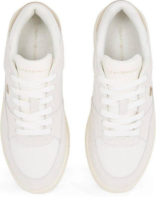 Tommy Hilfiger Plateausneakers ESSENTIAL BASKET SNEAKER vrijetijdsschoen lage schoen veterschoen met logo-embleem