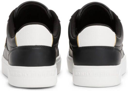 Tommy Hilfiger Plateausneakers ESSENTIAL CHIC COURT SNEAKER vrijetijdsschoen veterschoen lage schoen met th-sieraad