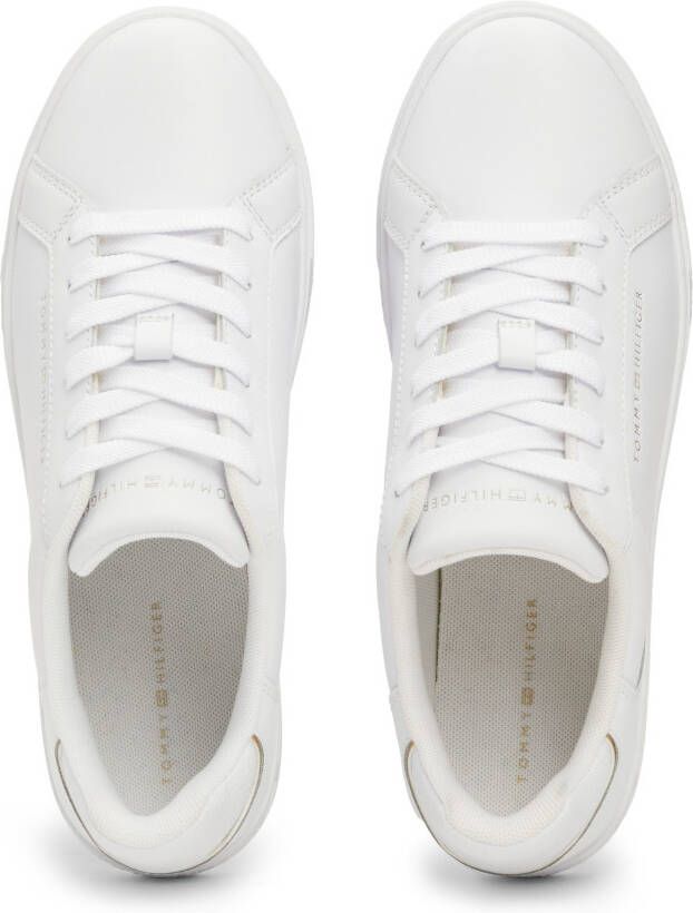 Tommy Hilfiger Plateausneakers ESSENTIAL COURT SNEAKER vrijetijdsschoen lage schoen veterschoen met logo-embossing