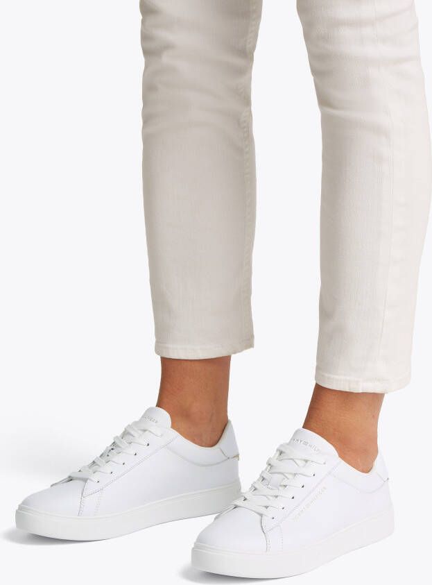 Tommy Hilfiger Plateausneakers ESSENTIAL COURT SNEAKER vrijetijdsschoen lage schoen veterschoen met logo-opdruk