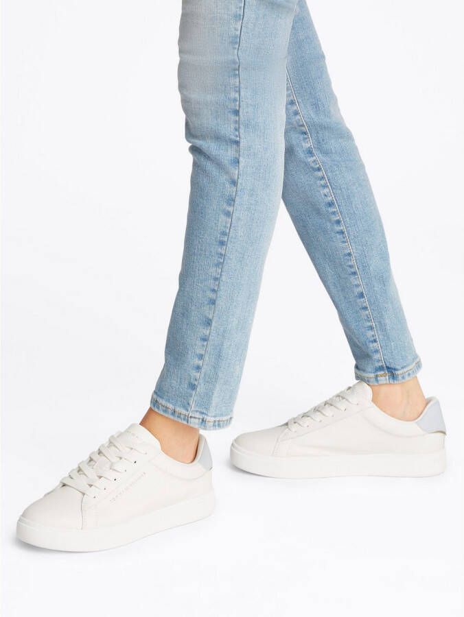 Tommy Hilfiger Plateausneakers ESSENTIAL COURT SNEAKER vrijetijdsschoen lage schoen veterschoen met logo-opdruk