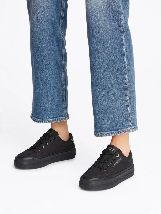Tommy Hilfiger Plateausneakers ESSENTIAL VULC TEXTILE SNEAKER vrijetijdsschoen lage schoen veterschoen met gouden details