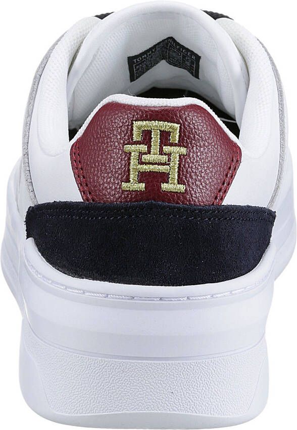 Tommy Hilfiger Plateausneakers LEATHER BASKET SNEAKER Logo-opdruk op de tong vrijetijdsschoen halfschoen veterschoen