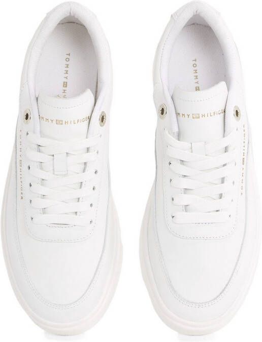 Tommy Hilfiger Plateausneakers MODERN COURT SNEAKER LTHR vrijetijdsschoen lage schoen veterschoen met contrasterend logo