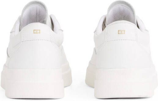 Tommy Hilfiger Plateausneakers MODERN COURT SNEAKER LTHR vrijetijdsschoen lage schoen veterschoen met contrasterend logo