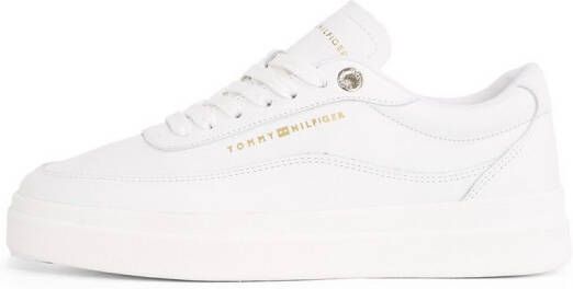Tommy Hilfiger Plateausneakers MODERN COURT SNEAKER LTHR vrijetijdsschoen lage schoen veterschoen met contrasterend logo