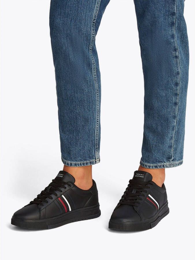 Tommy Hilfiger Plateausneakers MODERN CUPSOLE STRIPES LTH vrijetijdsschoen lage schoen veterschoen met zijstrepen