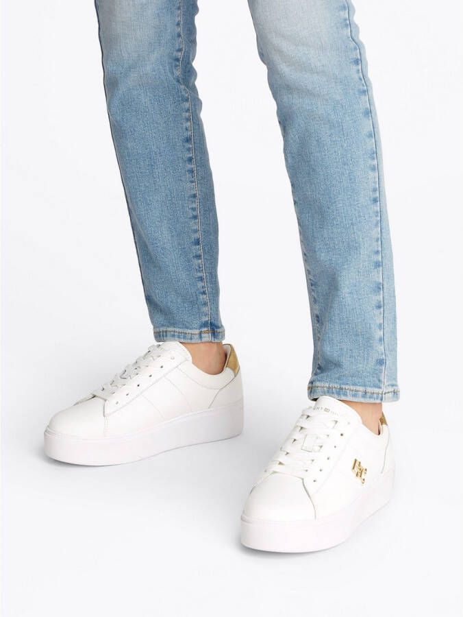 Tommy Hilfiger Plateausneakers PLATFORM COURT SNEAKER METALLICS vrijetijdsschoen halfhoge schoen veterschoen met th-logo