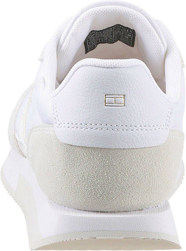 Tommy Hilfiger Plateausneakers RUNNER WITH TH WEBBING met contrastafwerking vrijetijdsschoen halve schoen veterschoen
