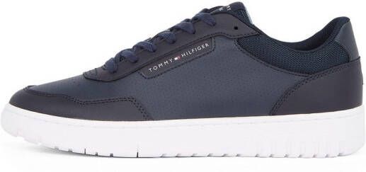 Tommy Hilfiger Plateausneakers TH BASKET CORE LTH PINPERF vrijetijdsschoen lage schoen veterschoen met gepolsterde schacht