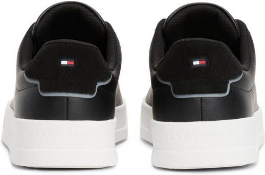 Tommy Hilfiger Plateausneakers TH COURT LTH DETAIL ESS vrijetijdsschoen lage schoen veterschoen met zijlijk logo-opdruk
