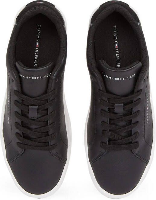 Tommy Hilfiger Plateausneakers TH COURT LTH DETAIL ESS vrijetijdsschoen lage schoen veterschoen met zijlijk logo-opdruk