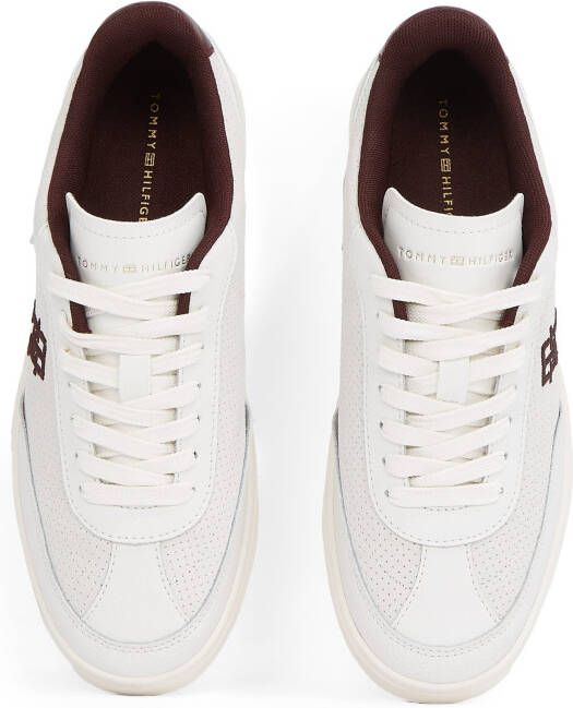Tommy Hilfiger Plateausneakers TH HERITAGE SNEAKER PERF vrijetijdsschoen lage schoen veterschoen met th-logo-borduring