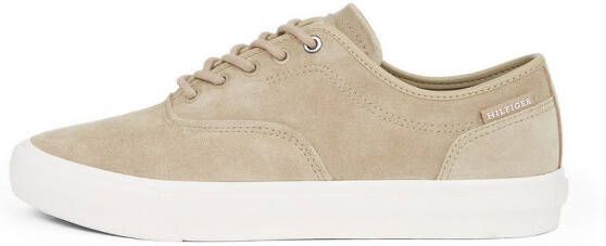 Tommy Hilfiger Plateausneakers TH HI VULC LOW OXFORD SUEDE vrijetijdsschoen lage schoen veterschoen met label op de hiel