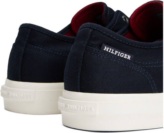 Tommy Hilfiger Plateausneakers TH HI VULC LOW OXFORD TWILL vrijetijdsschoen lage schoen veterschoen met label op de hiel